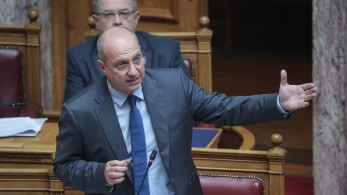 Οικονόμου: Μάταιο, υποκριτικό και ψεύτικο το έργο που σκηνοθετεί και ανεβάζει ο Τσίπρας