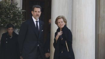 Kηδεία τέως βασιλιά Κωνσταντίνου: H ιστορία πίσω από το στεφάνι της Άννας Μαρίας