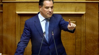 Ανελέητο σφυροκόπημα από Γεωργιάδη για Novartis, μαύρα χρήματα και λασπολογία