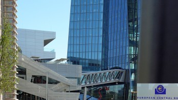 Bloomberg: Η ΕΚΤ εξετάζει μικρότερες αυξήσεις μετά τις 50 μ.β. του Φεβρουαρίου