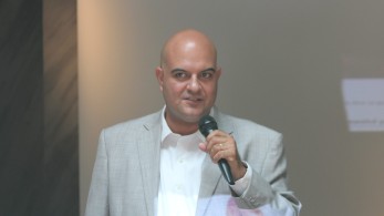 Σκευωρία Novartis: Συνελήφθη για απάτη ο κουκουλοφόρος μάρτυρας “Μάξιμος Σαράφης”