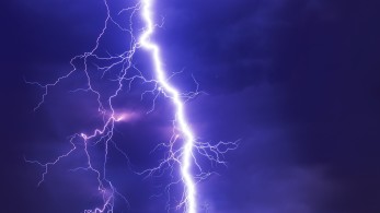 Καιρός: Βροχές και καταιγίδες αναμένονται αύριο με υψηλές θερμοκρασίες