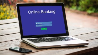 e-banking: Αποζημίωση των καταναλωτών αν πέσουν θύματα ηλεκτρονικής απάτης