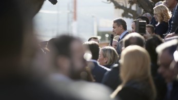 Mητσοτάκης από Αυλώνα: Να μην πάνε χαμένες οι  θυσίες του ελληνικού λαού-Δούλεμα από Τσίπρα στους συνταξιούχους