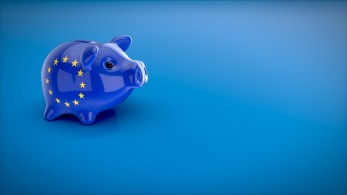 Ευρωβαρόμετρο: Η ακρίβεια φοβίζει τους Ελληνες –  Τι δείχνουν τα νέα στοιχεία για το κόστος ζωής στην ΕΕ