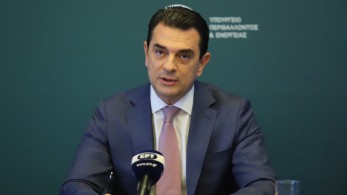 Σκρέκας: Επιταχύνουμε την εγκατάσταση 9.000 δημοσίως προσβάσιμων φορτιστών στα αστικά κέντρα της Ελλάδας