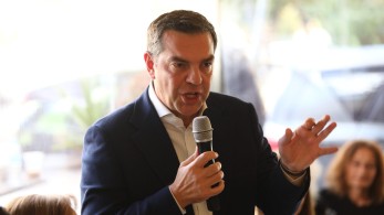 Μάνος Βουλαρίνος: Ο ηγέτης του μπροοδευτικού κόΖμου…