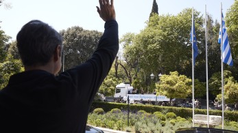 Ο Μητσοτάκης στο…δρόμο για τη συναυλία της Πρωτοψάλτη (vid&pics)