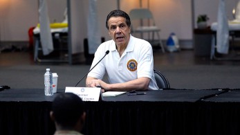 Άντριου Κουόμο: Ποιος είναι ο «εφιάλτης» του Τράμπ