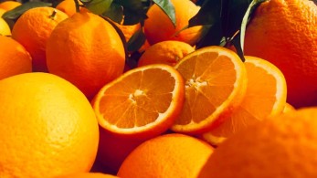 Επιτροπή Ανταγωνισμού: Αιφνιδιαστικοί έλεγχοι για τις τιμές στα εσπεριδοειδή