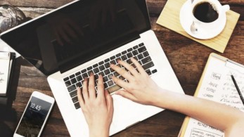 ΚΕΠΕ: Το 32,8% των εργαζομένων στην Ελλάδα θα μπορούσε να εργαστεί από το σπίτι