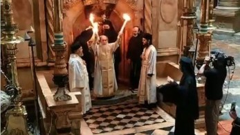 Άγιο Φως: Πρωτόγνωρες εικόνες στην τελετή αφής στα Ιεροσόλυμα (vid)