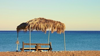 Στις παραλίες… με αποστάσεις