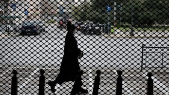 Deutsche Welle: Ενώ η Ευρώπη ακόμη παλεύει, η Ελλάδα κερδίζει τη μάχη της πανδημίας