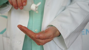 ΙΣΑ: Aπολύσεις και μείωση αποδοχών γιατρών ιδιωτικών κέντρων ΠΦΥ