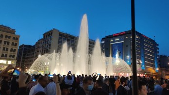 Λαμπερά εγκαίνια για την πλατεία Ομονοίας – Κλέβει τις εντυπώσεις το σιντριβάνι