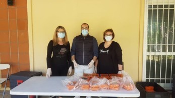 Γεύματα σε ευάλωτους συμπολίτες προσφέρουν Περιφέρεια Αττικής-Δήμος Αχαρνών
