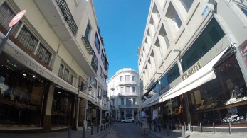 Ποιες επιχειρήσεις ανεβάζουν ρολά από αύριο