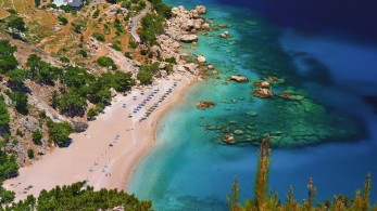 Προχωρά η άρση μέτρων: Τι θα γίνει με νησιά, εκκλησίες, παραλίες