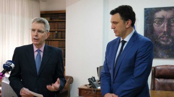 Συνάντηση Κικίλια – Πάιατ και ικανοποίηση για τα 200.000 τεστ αντισωμάτων από τις ΗΠΑ