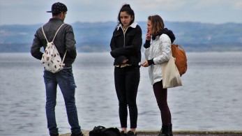 Ένα λεπτό ομιλίας γεννά περισσότερα από 1.000 σταγονίδια με κορωνοϊό