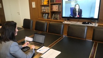 ΕΕ: Συγχαρητήρια στην Κεραμέως για την εξ αποστάσεως εκπαίδευση