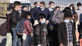 Μητσοτάκης: Αποχαιρέτησε 50 προσφυγόπουλα που έφυγαν για Γερμανία