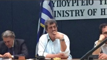 Μια φωτογραφία χίλιες λέξεις! Η απάντηση της ΝΔ στο άρθρο Τσίπρα στην «Εφ. Συν»