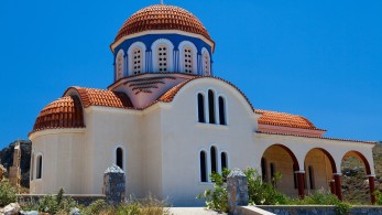 Αμετανόητος ο ιερέας από το Κουκάκι: Η Θεία Κοινωνία δεν απαγορεύεται