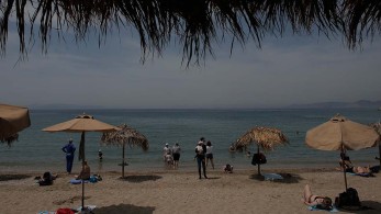 Στην παραλία με τη μεζούρα