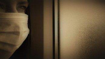 Οι θάνατοι από κορωνοϊό μπορεί να είναι έως 60% περισσότεροι