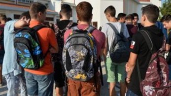 Νέο περιστατικό βίας μεταξύ ανηλίκων στην Πάτρα - Πιάστηκαν στα χέρια σε πλατεία Νέο περιστατικό βίας μεταξύ ανηλίκων στην Πάτρα - Πιάστηκαν στα χέρια σε πλατεία