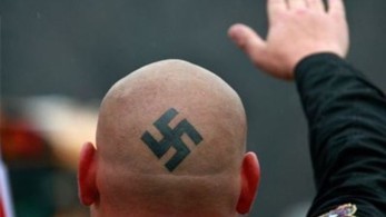 AfD: Διέγραψε τον επικεφαλής στο Βρανδεμβούργο Α. Κάλμπιτς, για συμμετοχή σε ακροδεξιές νεοναζιστικές οργανώσεις