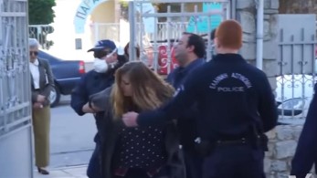 Χίος: Χειροπέδες σε πιστή που εισέβαλε σε ναό