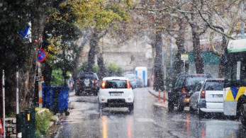 Κακοκαιρία “Μπάρμπαρα”: Κλειστά σχολεία, καταστήματα και δικαστήρια-Τηλεργασία στο Δημόσιο