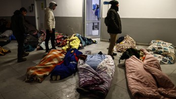 Τουρκία: Επιζώντες αναζητούν συγγενείς τους μέσα στα πτώματα