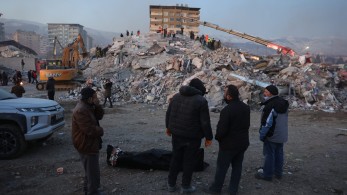 Σε σταθερή κατάσταση 83χρονη πρόσφυγας από τη Συρία που ανέσυραν ζωντανή κινέζοι και τούρκοι διασώστες στη Μαλάτια