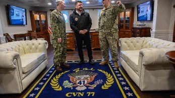 Στο αεροπλανοφόρο USS George Bush ο Ν. Χαρδαλιάς