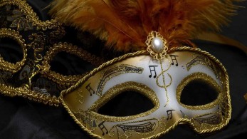 Γρηγόρης Ψαριανός: “Κανονικοί” μασκαράδες