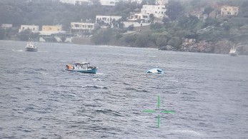 Μία νεκρή και 41 διασωθέντες από το ναυάγιο με μετανάστες στη Λέρο