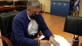 Πατούλης: Όλη τη νύχτα δίναμε μάχη να κρατήσουμε τους δρόμους ανοιχτούς