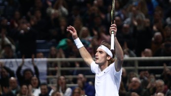 Ήχησε το 112 στα 10.000 κινητά των θεατών στον αγώνα του Τσιτσιπά  