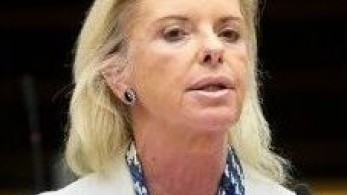 “Σκληρή γλώσσα” Βόζεμπεργκ στο Ευρωκοινοβούλιο: “Υποκινούμενες καταγγελίες κατά της Ελλάδας”