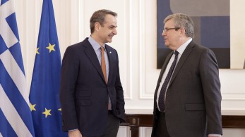 Τιμητική πολιτογράφηση του καθηγητή Κέβιν Φέδερστοουν παρουσία του Κυριάκου Μητσοτάκη