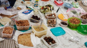 Τα “κούλουμα” επανέρχονται: Σαρακοστιανά, γλέντι και συναυλίες στους δήμους της Αττικής