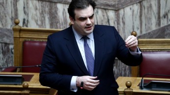 Πιερρακάκης για Τέμπη: Υπάρχουν αυτοί που δείχνουν και αυτοί που σηκώνουν το χέρι και αναλαμβάνουν ευθύνες