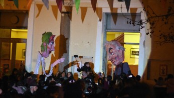 Λέσβος: Σάτιρα και τραγούδι στο καρναβάλι της Αγιάσου