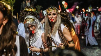 Πάτρα: «Έκρηξη» κεφιού – Ξεκίνησε η  μεγάλη καρναβαλική  παρέλαση