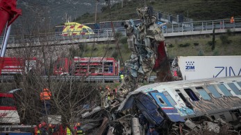 Τραγωδία στα Τέμπη: Αναζητούν αγνοούμενους με αναρτήσεις στα social media