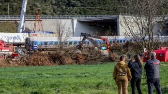 Τραγωδία στα Τέμπη: Φόρος τιμής στους νεκρούς από διασώστες – εθελοντές
